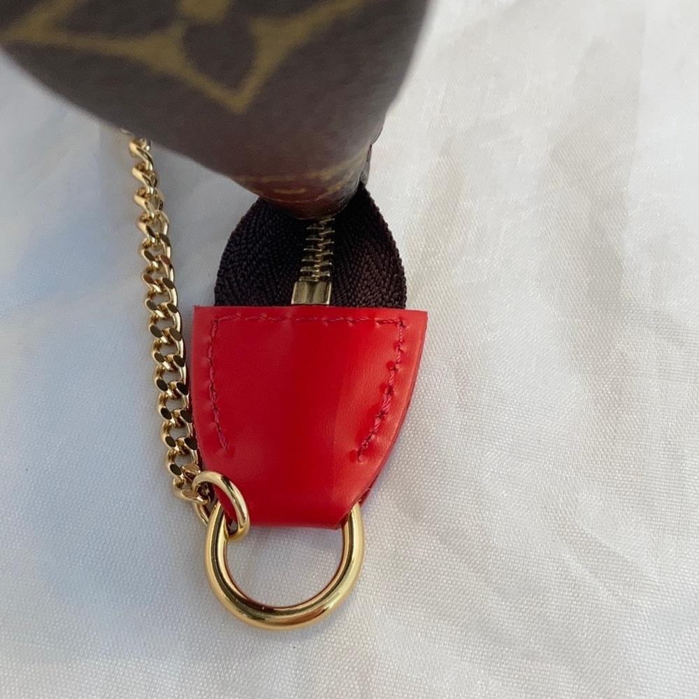 𝅺LOUIS Vuitton Christmas 2020 mini pochette access - Picture 9 of 13